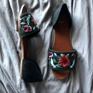 Leather Twostp embroidered sandal